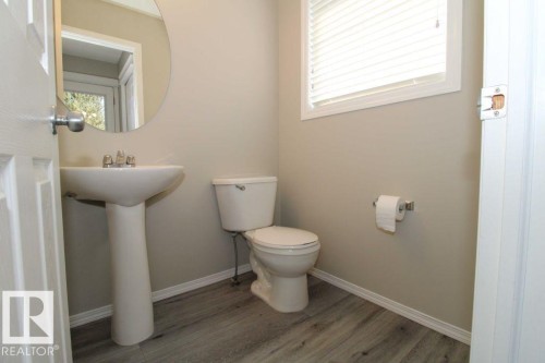 744 88 Street Sw, Edmonton, AB - Indoor Photo Showing Bathroom