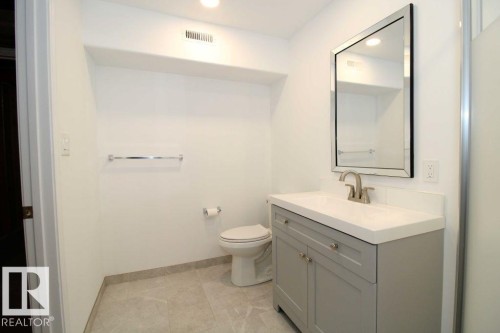 744 88 Street Sw, Edmonton, AB - Indoor Photo Showing Bathroom
