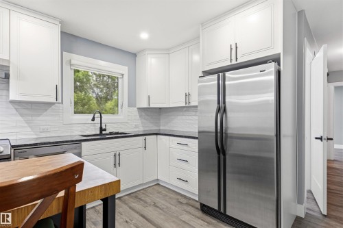 7924 89 Avenue Nw, Edmonton, AB - Indoor Photo Showing Kitchen With Stainless Steel Kitchen With Upgraded Kitchen