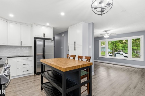 7924 89 Avenue Nw, Edmonton, AB - Indoor