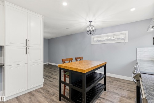 7924 89 Avenue Nw, Edmonton, AB - Indoor Photo Showing Other Room