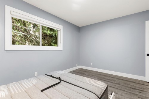 7924 89 Avenue Nw, Edmonton, AB - Indoor