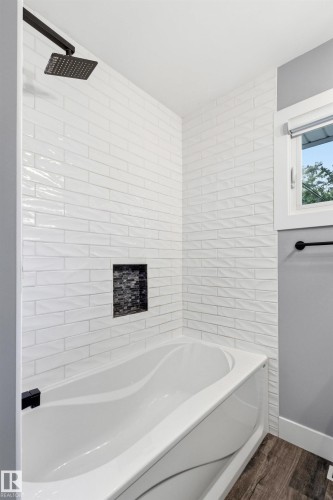 7924 89 Avenue Nw, Edmonton, AB - Indoor Photo Showing Bathroom