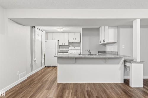 7924 89 Avenue Nw, Edmonton, AB - Indoor Photo Showing Kitchen