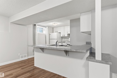 7924 89 Avenue Nw, Edmonton, AB - Indoor Photo Showing Kitchen