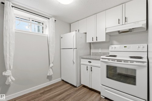 7924 89 Avenue Nw, Edmonton, AB - Indoor Photo Showing Kitchen