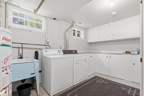 7924 89 Avenue Nw, Edmonton, AB - Indoor Photo Showing Laundry Room
