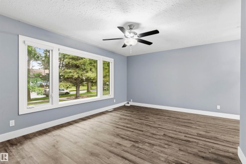 7924 89 Avenue Nw, Edmonton, AB - Indoor Photo Showing Other Room