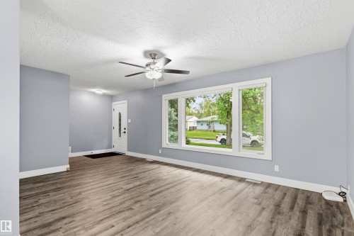 7924 89 Avenue Nw, Edmonton, AB - Indoor Photo Showing Other Room