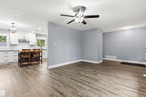 7924 89 Avenue Nw, Edmonton, AB - Indoor