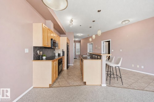 #369 4823 104A St Nw, Edmonton, AB - Indoor Photo Showing Kitchen