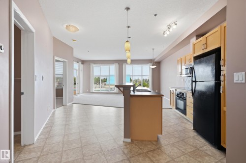 #369 4823 104A St Nw, Edmonton, AB - Indoor Photo Showing Kitchen
