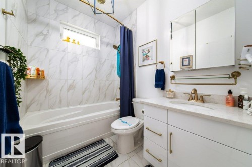 8731 85 Avenue Nw, Edmonton, AB - Indoor Photo Showing Bathroom