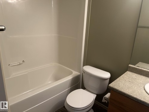 #112 4350 23 St Nw, Edmonton, AB - Indoor Photo Showing Bathroom