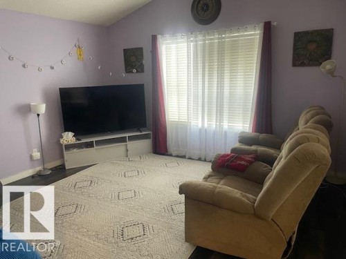 16256 132 Street Nw, Edmonton, AB - Indoor Photo Showing Living Room