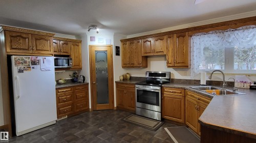 151042 Twp  Rd 562, Rural Two Hills County, AB - Indoor Photo Showing Kitchen With Double Sink