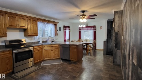 151042 Twp  Rd 562, Rural Two Hills County, AB - Indoor Photo Showing Kitchen
