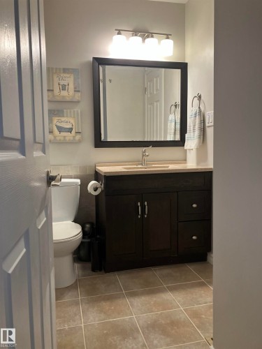 8029 17A Avenue Nw, Edmonton, AB - Indoor Photo Showing Bathroom