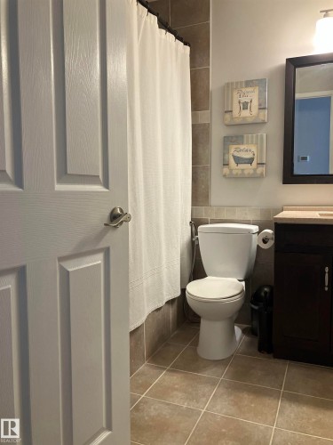 8029 17A Avenue Nw, Edmonton, AB - Indoor Photo Showing Bathroom
