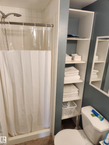 8029 17A Avenue Nw, Edmonton, AB - Indoor Photo Showing Bathroom