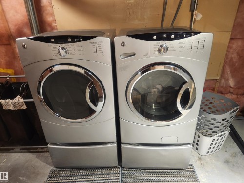 8029 17A Avenue Nw, Edmonton, AB - Indoor Photo Showing Laundry Room