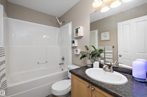 7214 19A Avenue Sw, Edmonton, AB - Indoor Photo Showing Bathroom