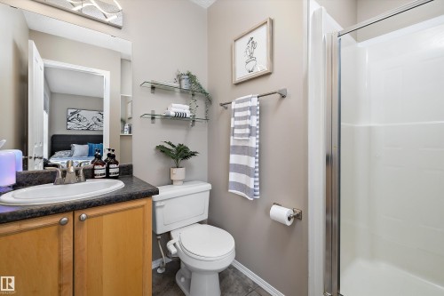 7214 19A Avenue Sw, Edmonton, AB - Indoor Photo Showing Bathroom