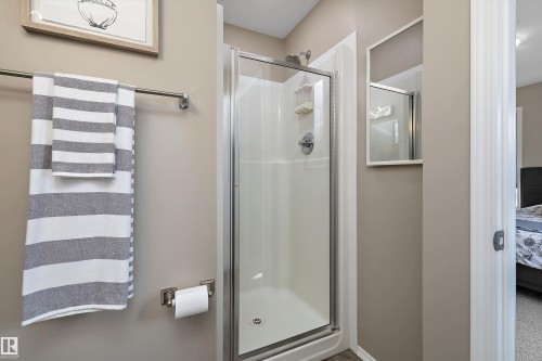 7214 19A Avenue Sw, Edmonton, AB - Indoor Photo Showing Bathroom