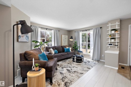 7214 19A Avenue Sw, Edmonton, AB - Indoor Photo Showing Living Room