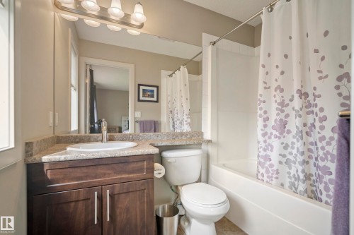 1715 Cunningham Way Sw, Edmonton, AB - Indoor Photo Showing Bathroom