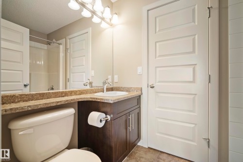 1715 Cunningham Way Sw, Edmonton, AB - Indoor Photo Showing Bathroom