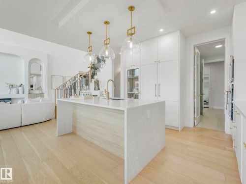 33 Birkshire Crescent, Sherwood Park, AB - Indoor Photo Showing Kitchen With Upgraded Kitchen