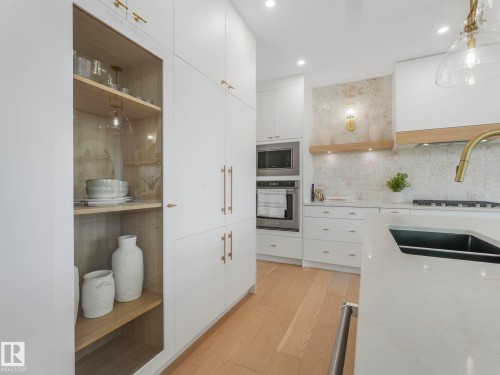 33 Birkshire Crescent, Sherwood Park, AB - Indoor Photo Showing Kitchen With Double Sink With Upgraded Kitchen