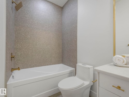 33 Birkshire Crescent, Sherwood Park, AB - Indoor Photo Showing Bathroom
