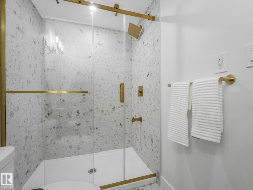 33 Birkshire Crescent, Sherwood Park, AB - Indoor Photo Showing Bathroom