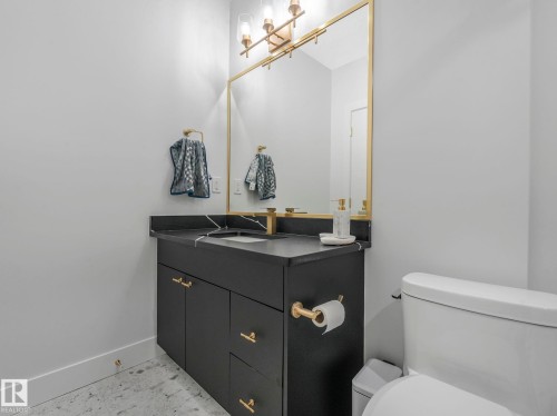 33 Birkshire Crescent, Sherwood Park, AB - Indoor Photo Showing Bathroom