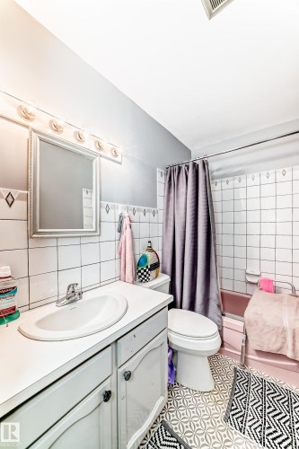 1283 Millbourne Road E, Edmonton, AB - Indoor Photo Showing Bathroom