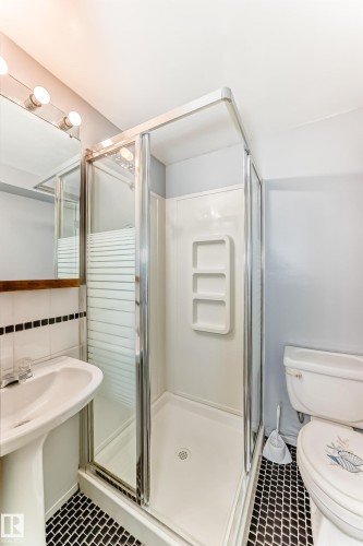 1283 Millbourne Road E, Edmonton, AB - Indoor Photo Showing Bathroom