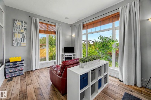 Expansive windows with wood-finish blinds and neutral drapes, complemented by light gray painted walls - 38 Longview Point(E), Spruce Grove, AB - Indoor