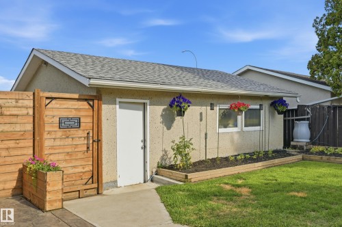 Detached garage with asphalt shingle roofing and stucco exterior - 15111 67 Street Nw, Edmonton, AB - Outdoor