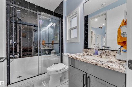 2011 18 Avenue Nw, Edmonton, AB - Indoor Photo Showing Bathroom