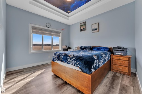 2011 18 Avenue Nw, Edmonton, AB - Indoor Photo Showing Bedroom
