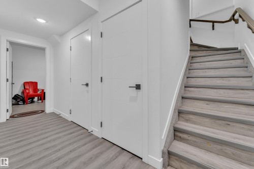 2011 18 Avenue Nw, Edmonton, AB - Indoor Photo Showing Other Room