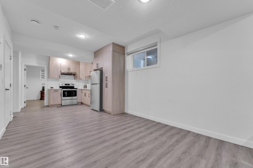 2011 18 Avenue Nw, Edmonton, AB - Indoor Photo Showing Kitchen