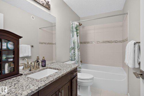 Bathroom - 319 Desrochers Boulevard Sw, Edmonton, AB - Indoor Photo Showing Bathroom