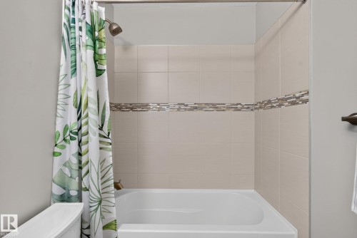 Bathroom - 319 Desrochers Boulevard Sw, Edmonton, AB - Indoor Photo Showing Bathroom