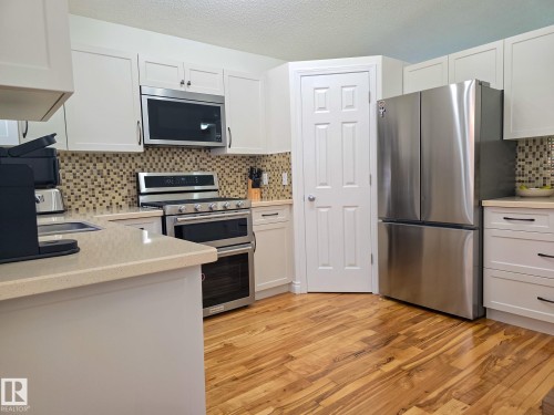 22 Dunfield Crescent, St. Albert, AB - Indoor Photo Showing Kitchen