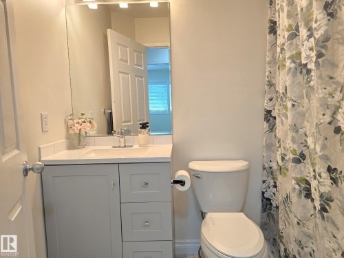 22 Dunfield Crescent, St. Albert, AB - Indoor Photo Showing Bathroom