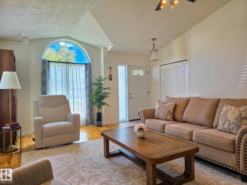 22 Dunfield Crescent, St. Albert, AB - Indoor Photo Showing Living Room