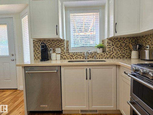 22 Dunfield Crescent, St. Albert, AB - Indoor Photo Showing Kitchen
